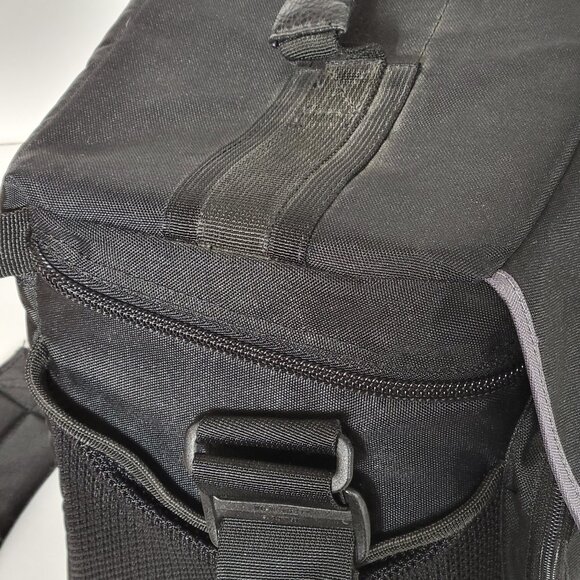 Lowepro Nova 5 Camera Shoulder Bag - Picture 9 of 10